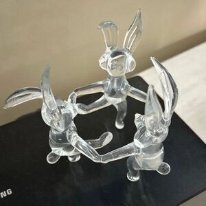 3 Dancing Bunnies